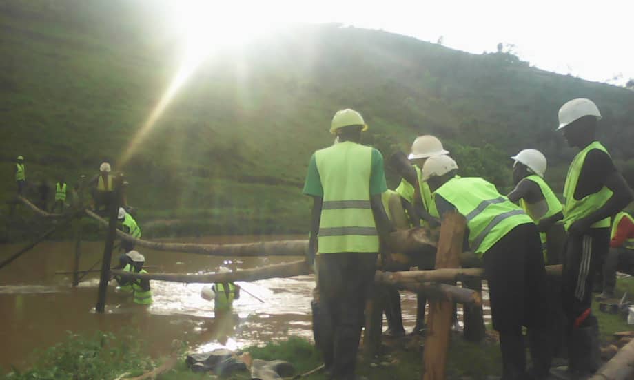 Naila builds a bridge